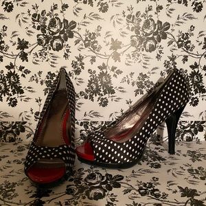 Black & White Polka Dots Rampage heels sz 10